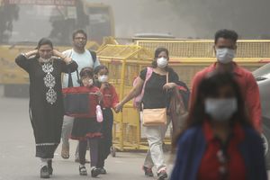 (VIDEO) OD SMOGA NE VIDE PRST PRED OKOM: Nju Delhi zatvara škole na tri dana zbog zagađenja vazduha