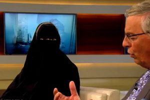 (VIDEO) SKANDAL NA DRŽAVNOJ TELEVIZIJI: Žena u nikabu hvalila džihadiste i pozvala na sveti rat