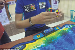 REKORD: Rubikovu kocku složi za samo 4,7 sekundi!
