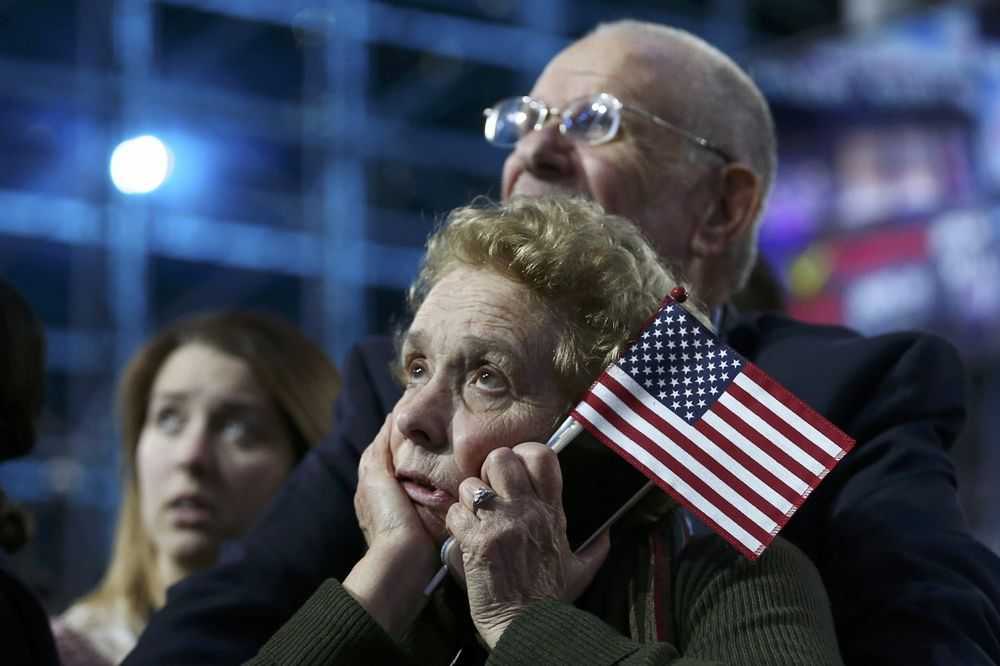 AMERIČKE DEMOKRATE SE TOTALNO RASPADAJU: Posle poraza Hilari, ne znaju ni koga će za  predsednika