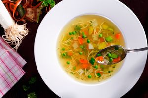 SVI JE BACAJU ALI GREŠE: Ljusku ovog povrća koristite za supu i ne brinite za zdravlje!