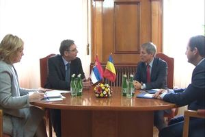 VUČIĆ U TEMIŠVARU: Premijer razgovarao s rumunskim kolegom Čološem