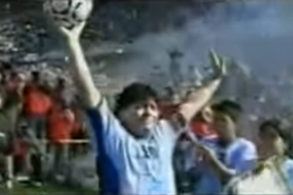 (VIDEO) TAKAV SE VIŠE NEĆE RODITI: Dan kada se legenda oprostila od fudbala, a ceo stadion plakao