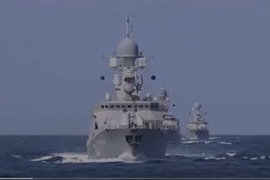UZBUNA U NATO: Ruski ratni brodovi stigli do Sirije, niko ne sme da im priđe!