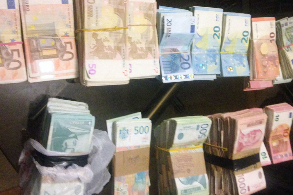 (FOTO) UHAPŠEN RAZBOJNIK U KRUŠEVCU: Iz menjačnice oteo 46.500 evra i milion dinara