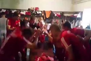 (VIDEO) GRUVALO JE U SVLAČIONICI: Fudbaleri Radničkog slavili pobedu uz Gogine 'Gaćice'