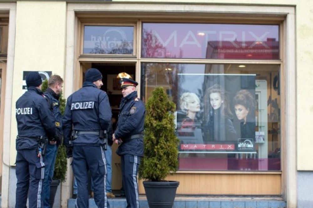 (FOTO) FRIZER UBIJEN U BEČU: Vlasnik frizerskog salona upucan pred radnicom i mušterijom!