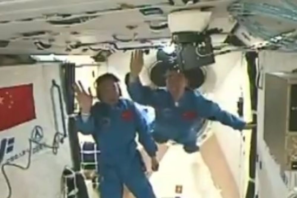 (VIDEO) KINA KOSMIČKA SILA: Kineski astronauti se vratili iz svemirske misije
