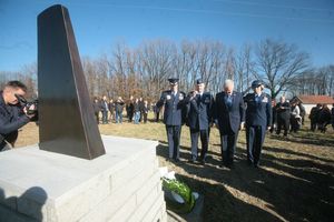 OPERACIJA HALIJARD: Otkriveno 7 spomen-ploča u znak sećanja na spasavanje 500 savezničkih pilota