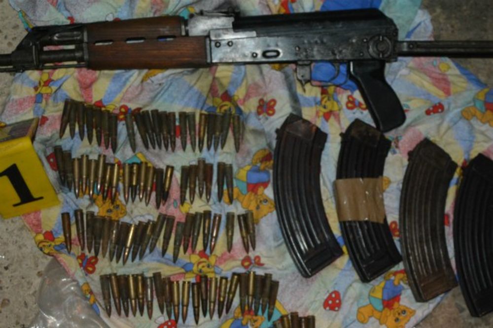 ČITAV ARSENAL U 2 KUĆE: Prijedorska policija zaplenila puške, bombe i više od 1.000 komada municije!