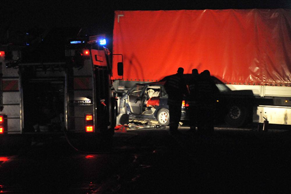 AUTOMOBIL UDARIO U KAMION: Jedna osoba poginula na putu Kraljevo-Čačak