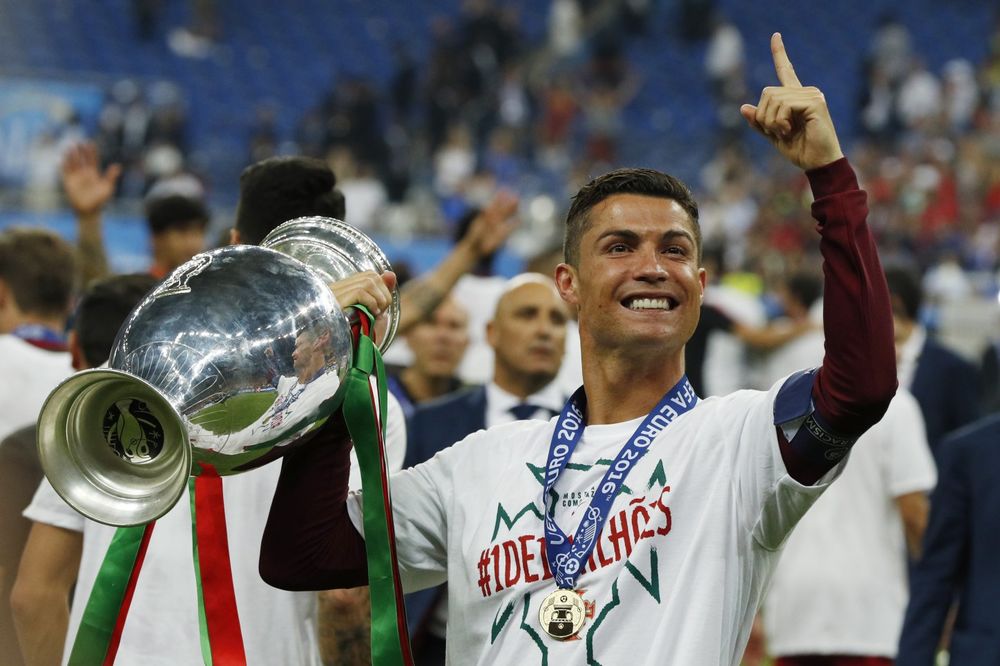 DIRLJIV GOVOR SLAVNOG PORTUGALCA Ronaldo posle osvajanja EP: Kunem vam se životom svoga sina...VIDEO