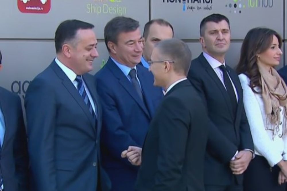 (FOTO) ORTACI: Pogledajte kako se pozdravljaju ministri Antić i Stefanović