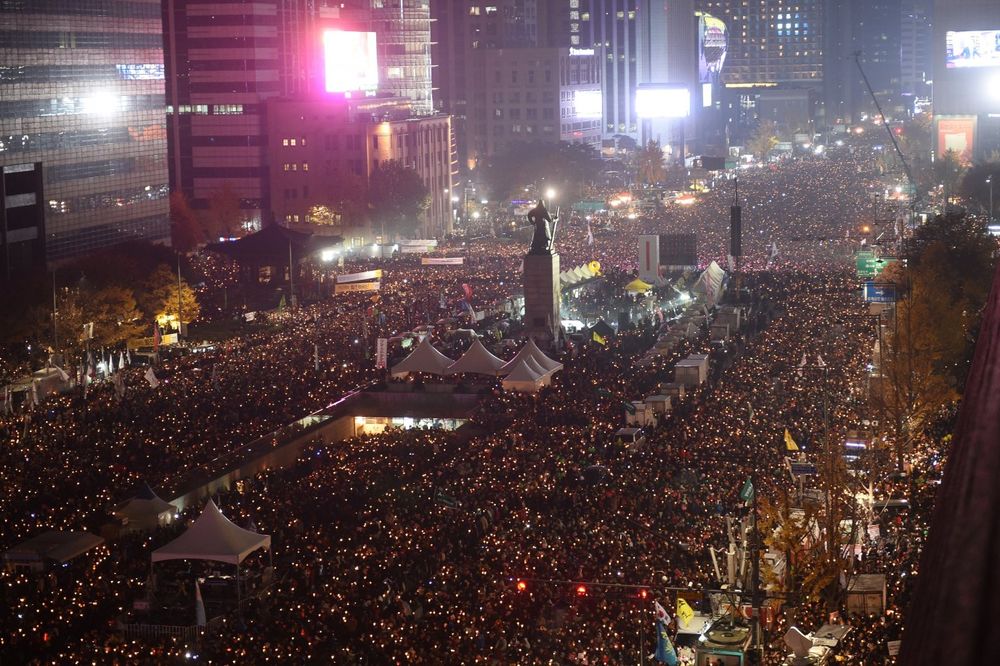 (FOTO) DIGLA SE CELA ZEMLJA: 300.000 ljudi na ulicama Seula traži ostavku predsednice