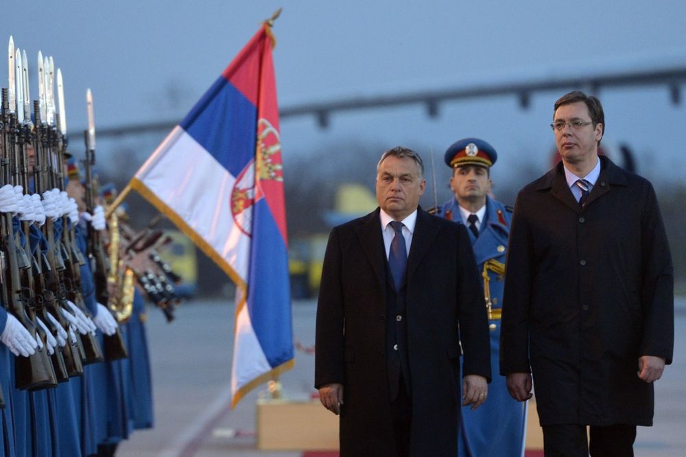 ORBAN SLETEO U NIŠ: Na aerodromu uz državne počasti dočekao ga Vučić