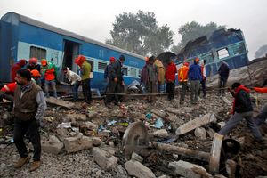 (VIDEO) STRAVIČAN CRNI BILANS: Broj mrtvih u železničkoj nesreći u Indiji porastao na 145