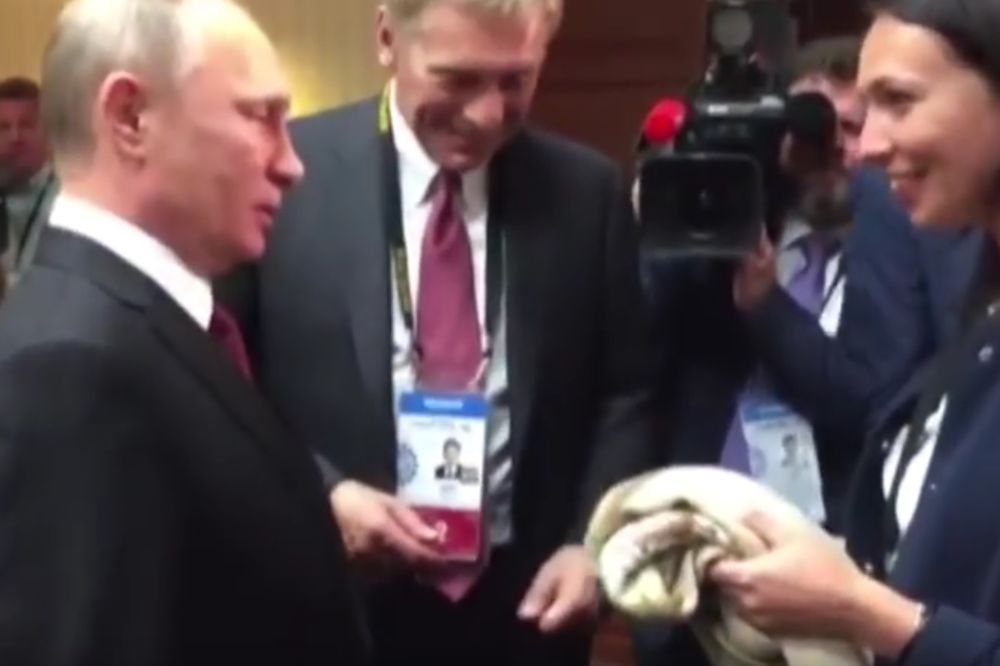 (VIDEO) UPORNOST SE ISPLATI: Hapsili je zbog poklona Putinu, ali je ipak dospeo u njegove ruke