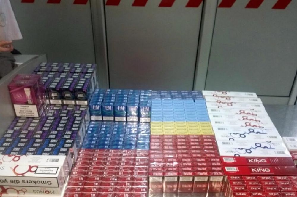 MAĐARSKI DRŽAVLJANI VRAĆENI SA LETA ZA LONDON: U ručnom prtljagu pronađeno 17.000 cigareta