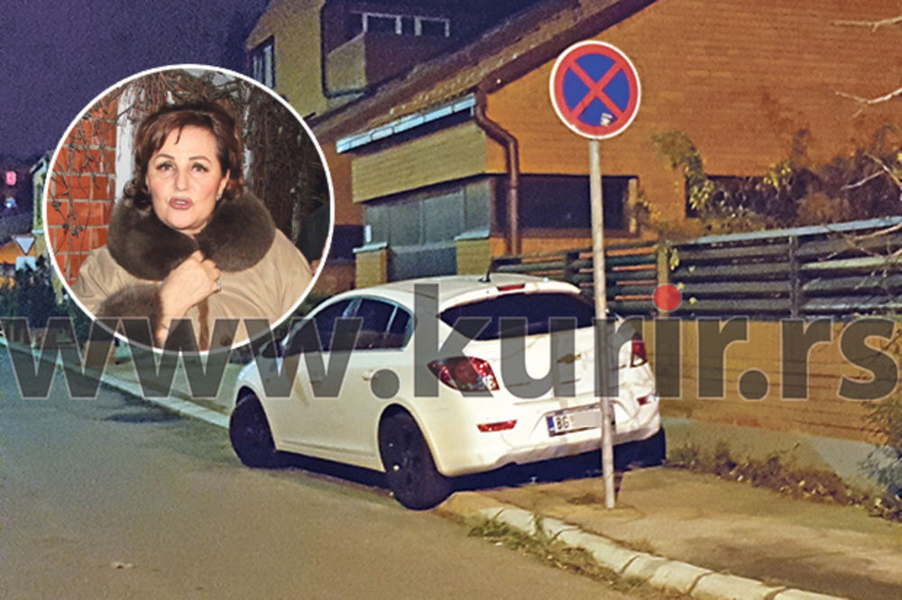 PAPARACO: Ana Bekuta se parkira na trotoar!