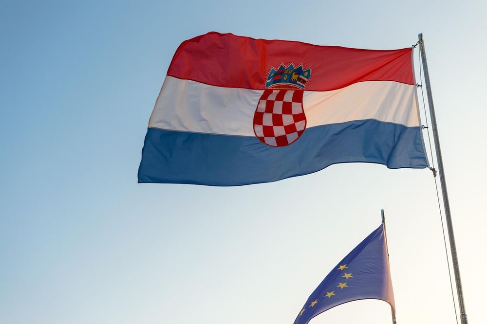 SUPERSONIČNI NACISTA: Kandidat za lokalne izbore u Zagrebu snimljen sa NDH simbolima i nacističkim pozdravom