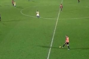 (VIDEO) ENGLESKI ROBERTO KARLOS: Pogledajte golčinu mladog fudbalera Barneta!
