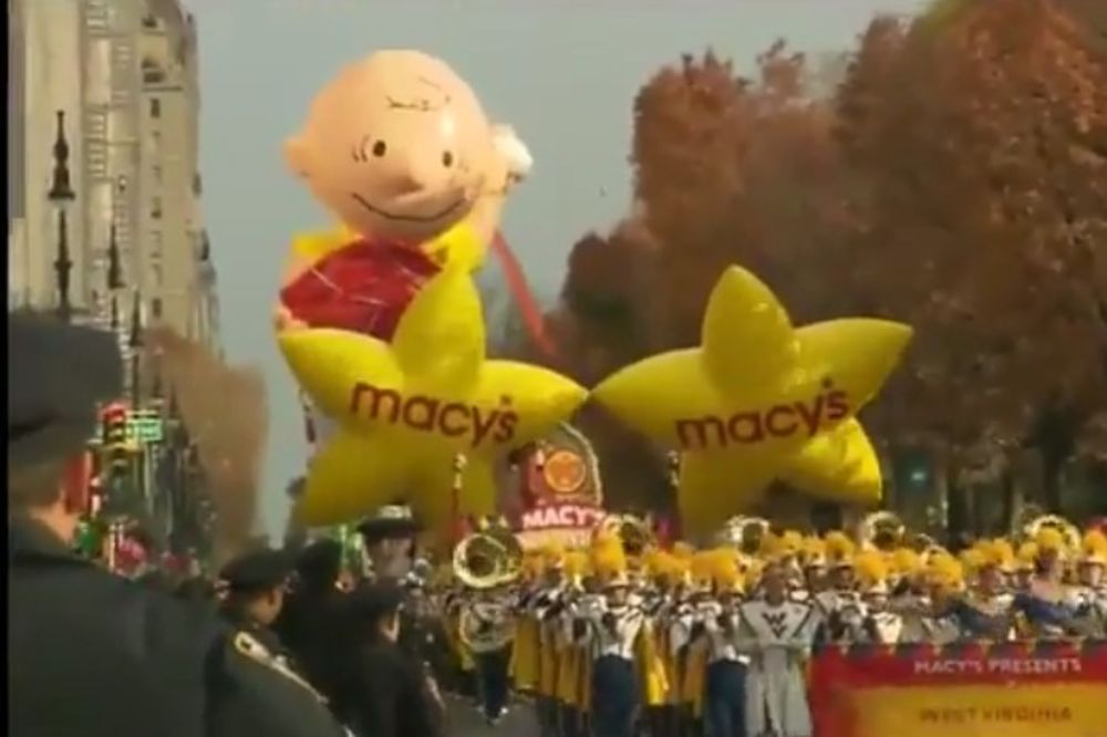 (VIDEO) NJUJORK PROSLAVIO DAN ZAHVALNOSTI: Čarli Braun na čelu parade uz neviđene mere bezbednosti