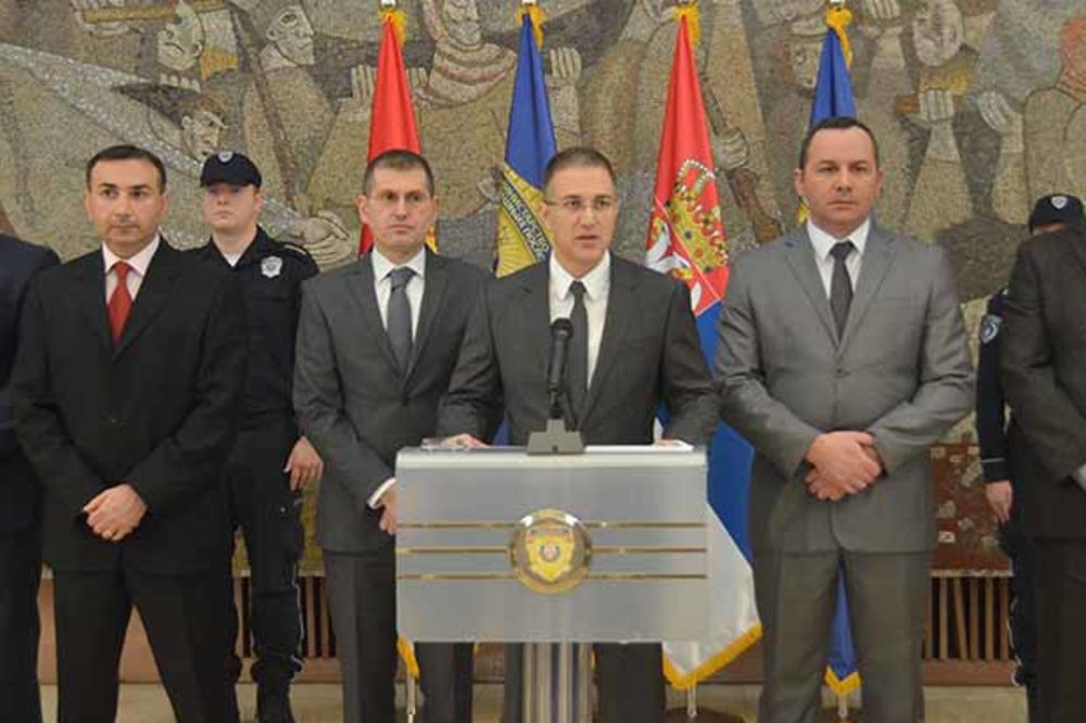 KURIR TV VANREDNA KONFERENCIJA STEFANOVIĆA: Otkrivena OPASNA kriminalna grupa, 11 uhapšenih!