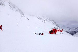 DRAMA U AUSTRIJSKIM ALPIMA: Povređeni skijaš celu noć, na -20, čekoa spasioce!