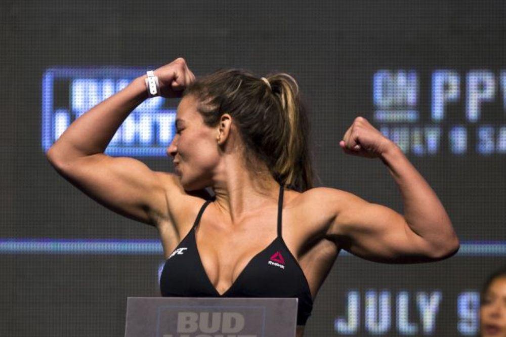 MIŠA ŠOKIRALA FANOVE: Evo zašto je seksi UFC šampionka odlučila da promeni sport