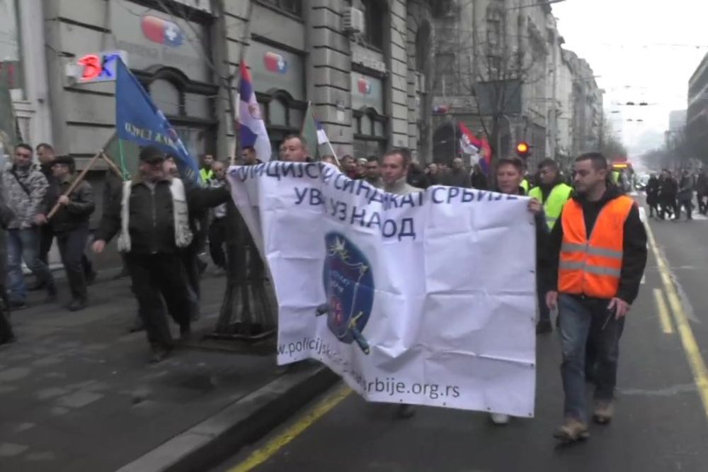(KURIR TV) PROTEST VOJSKE: Generali, vojnici vas napuštaju zbog gladi!