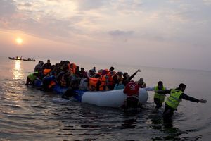 TURSKA SPREMNA ZA SLANJE MIGRANATA U EVROPU: Hiljade čamaca na obalama, čeka se signal Erdogana