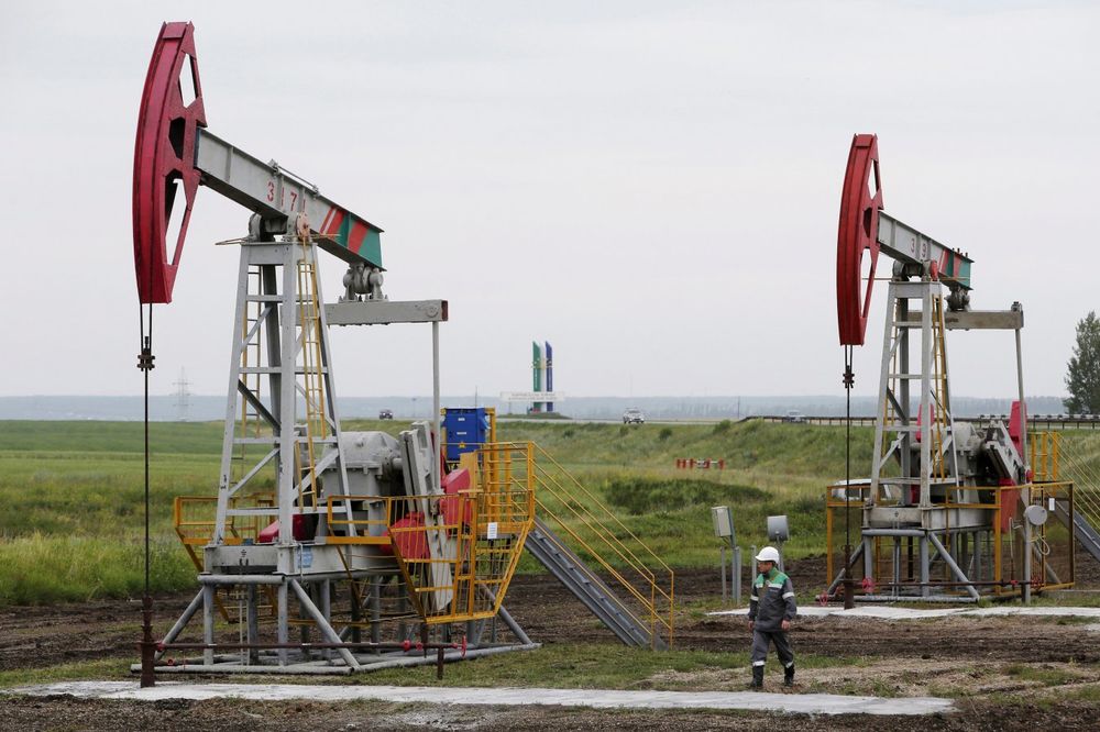 BLUMBERG: OPEK se dogovorio o smanjenju proizvodnje nafte