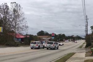 (VIDEO) ZAVRŠENA TALAČKA KRIZA NA FLORIDI: Lopov držao 11 ljudi zatvoreno u banci