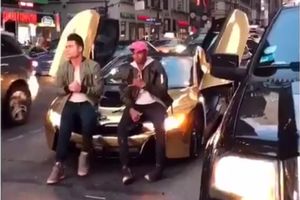 (VIDEO) FOTKA IH JE SKUPO KOŠTALA! Zaustavili saobraćaj zbog selfija, pa se odmah pokajali!
