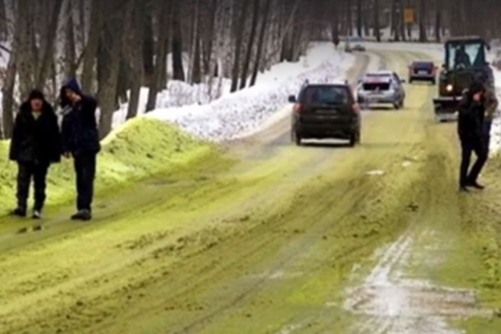 (VIDEO) TOKSIČNA ZIMA: Na ulicama Rusije se pojavio zeleni sneg!