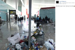 GORE NEGO NA DEPONIJI: Ovako izgleda aerodrom u Barseloni posle štrajka čistača