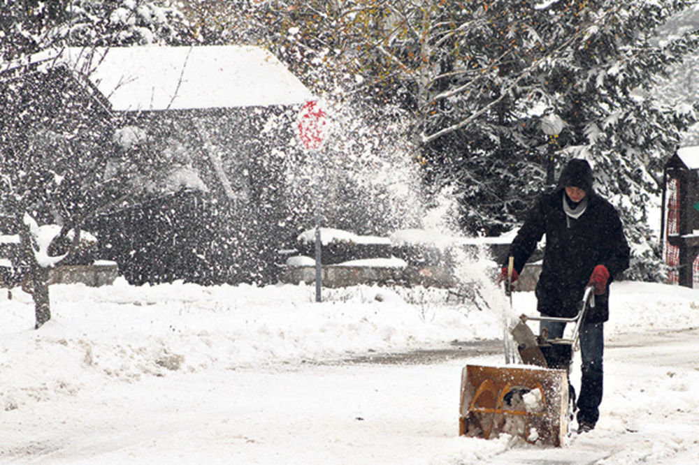 ZIMSKA ČAROLIJA: U Srbiji danas hladno sa snegom, do 3 stepena