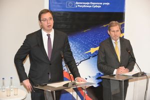 (KURIR TV) EVROPSKI KOMESAR U POSETI BEOGRADU: Vučić i Han potpisali ugovor za reformu javne uprave