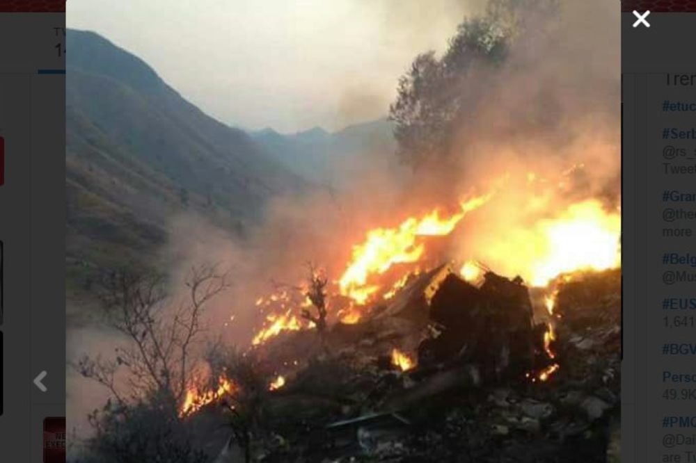 PRVE SLIKE S MESTA TRAGEDIJE: Srušio se pakistanski avion sa 47 putnika, pronađeno 21 telo