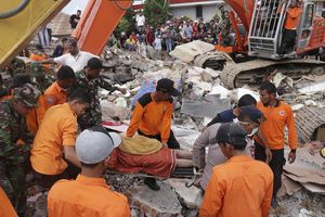 (VIDEO) TLO NE PRESTAJE DA PODRHTAVA: Nov zemljotres od 5,3 Rihtera pogodio Indoneziju