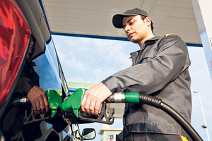VLADA PRODUŽAVA UREDBU O CENI GORIVA: Evo do kada će dizel i benzin biti POD KONTROLOM!