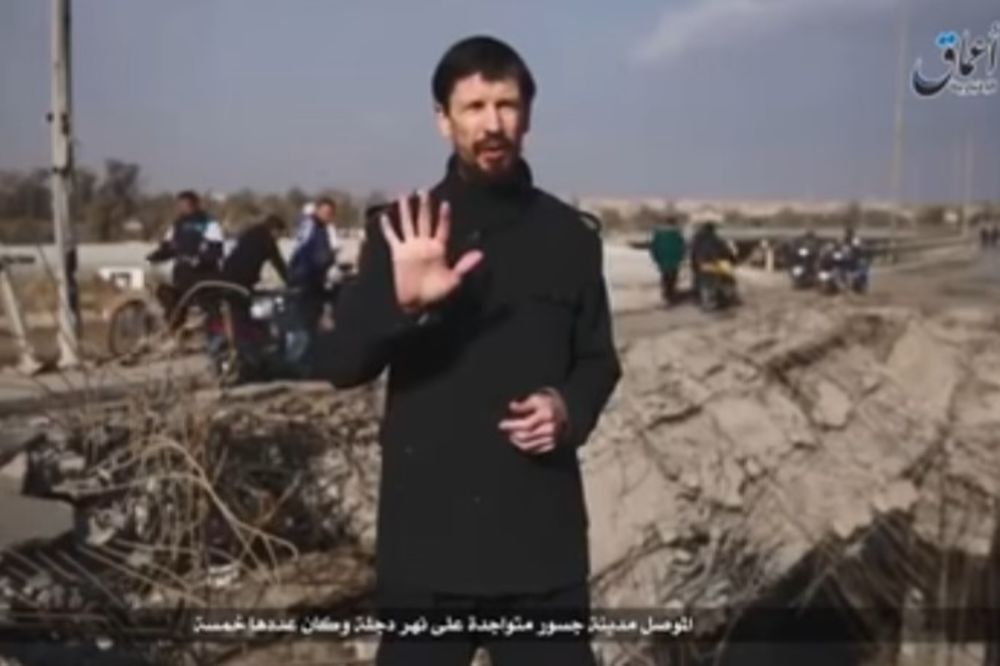 (VIDEO) IPAK JE ŽIV: Pogledajte snimak na koji su džihadisti naterali novinara taoca Džona Kantlija