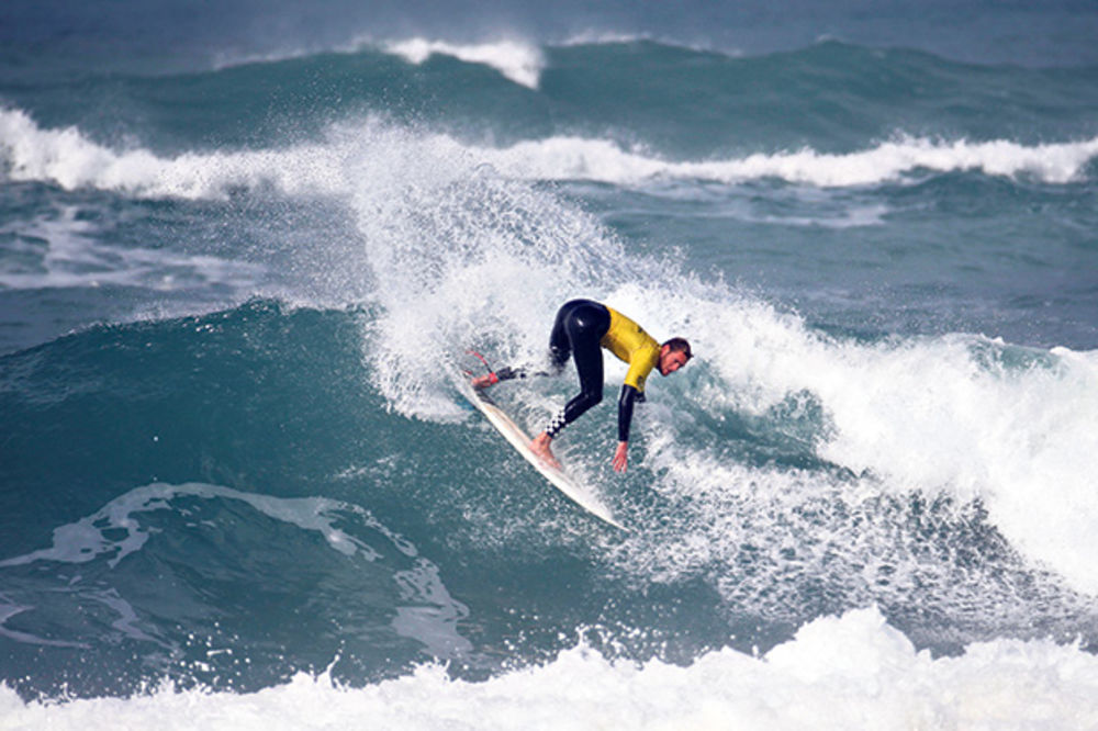 SURFING DEO OI U TOKIJU: Umetnost jahanja na talasima