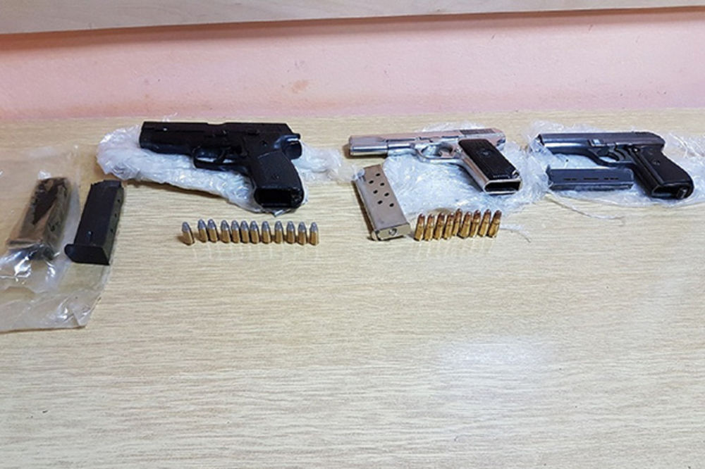 (FOTO) CARINICI U AKCIJI: Zaplenjena 3 pištolja i municija na Bačkom Bregu