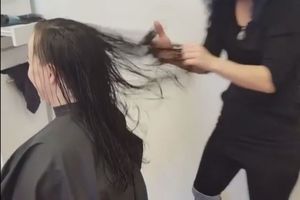 (VIDEO) OVAKVO ŠIŠANJE JOŠ NISTE VIDELI: Skraćuju kosu bez makaza ili trimera