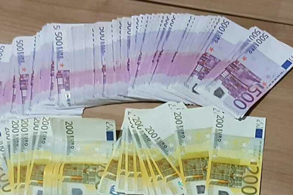 PREŠEVO: Više od 100.000 evra otkriveno u albanskom džipu