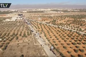 (VIDEO) POGLED IZ VAZDUHA: Dron snimio na hiljade ljudi dok beže iz Alepa