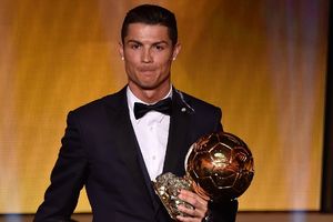 PORTUGALAC NAJBOLJI FUDBALER SVETA: Ronaldo posle Lige šampiona i EP osvojio i Zlatnu loptu!
