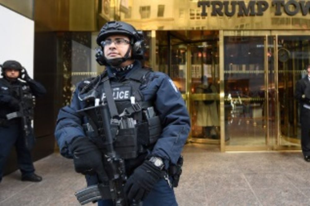 (VIDEO) DRAMA U NJUJORKU: Student naoružan krenuo u Trampovu kulu!