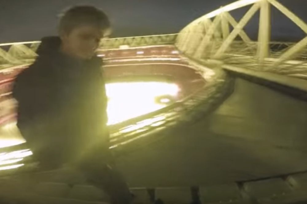 (VIDEO) OPASNA IGRA TINEJDŽERA: Dečak STRAVIČNIM POTEZOM uzburkao upravu Arsenala i Vest Hema